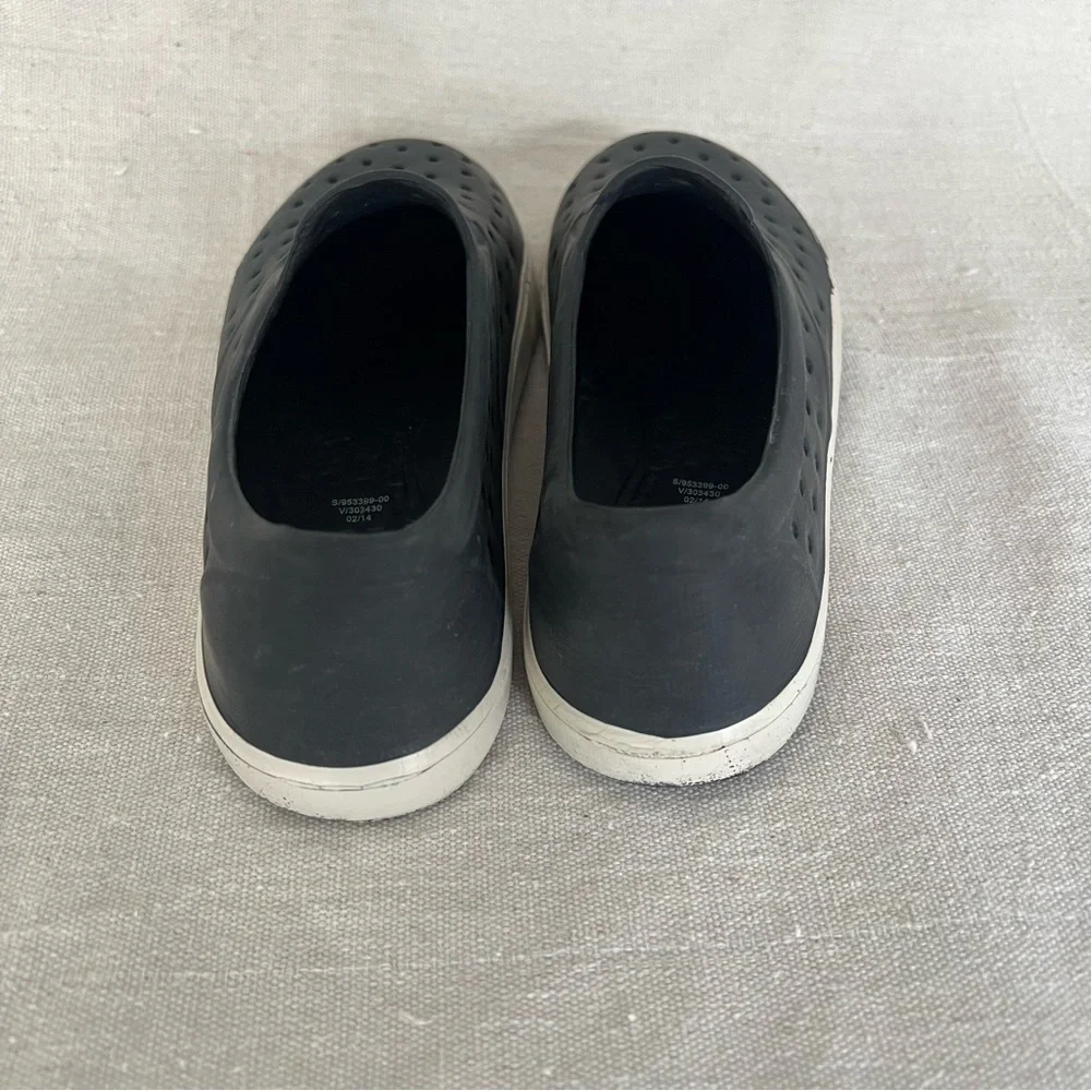 Old Navy Boys Size 4 Rubber Slip On Shoes